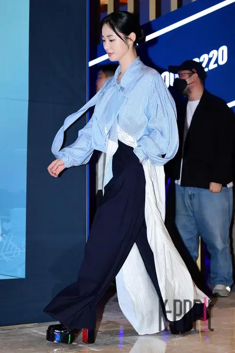 Jeon Yeo-bin — Launch