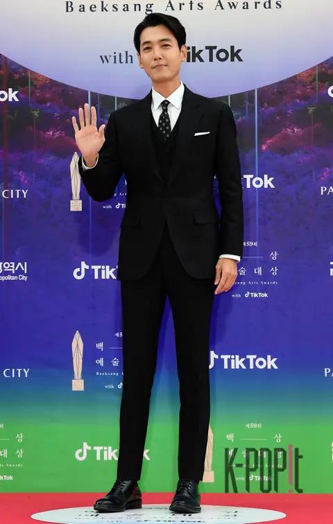 Jung Kyung-ho — Baeksang Arts Awards Red Carpet