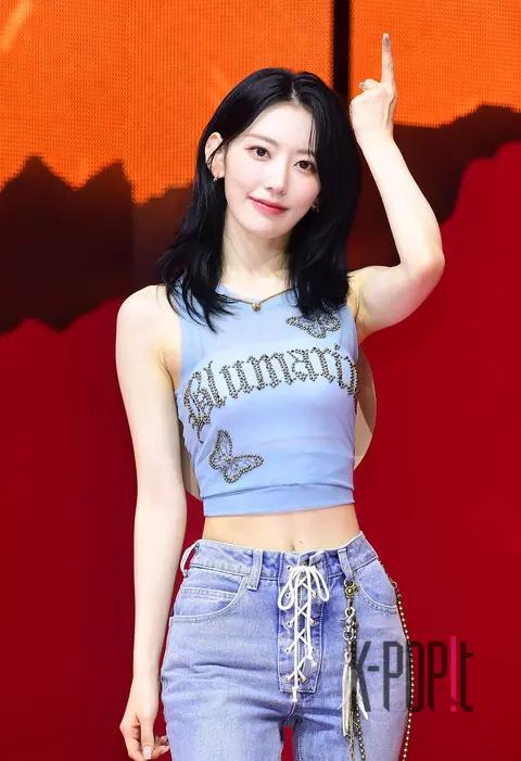 SAKURA (LE SSERAFIM) — Showcase