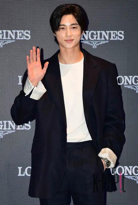 Byeon Woo-seok — Launch