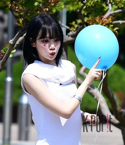Chaewon (LE SSERAFIM) — Mini Fan Meeting
