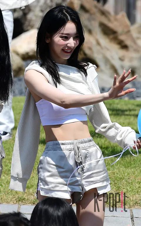 SAKURA (LE SSERAFIM) — Mini Fan Meeting