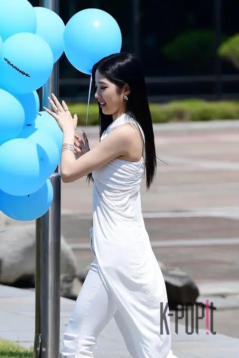 KAZUHA (LE SSERAFIM) — Mini Fan Meeting
