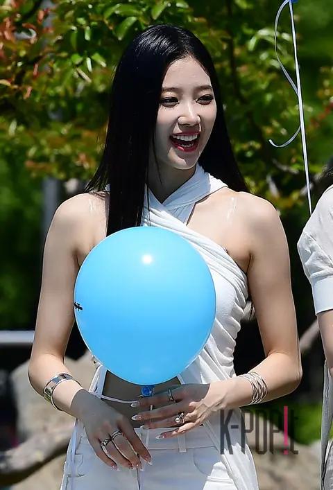 KAZUHA (LE SSERAFIM) — Mini Fan Meeting