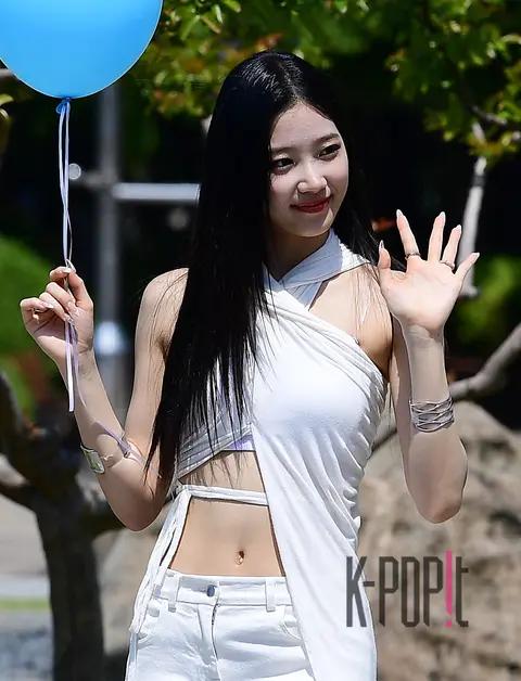 KAZUHA (LE SSERAFIM) — Mini Fan Meeting