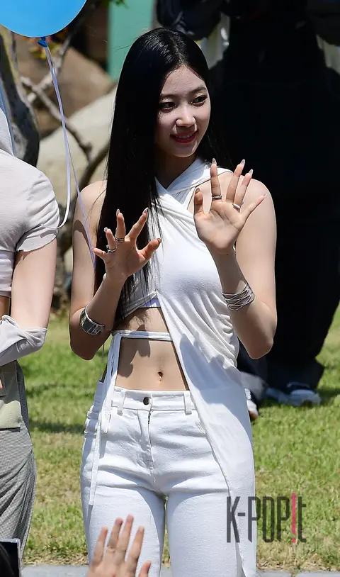 KAZUHA (LE SSERAFIM) — Mini Fan Meeting