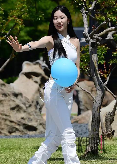 KAZUHA (LE SSERAFIM) — Mini Fan Meeting