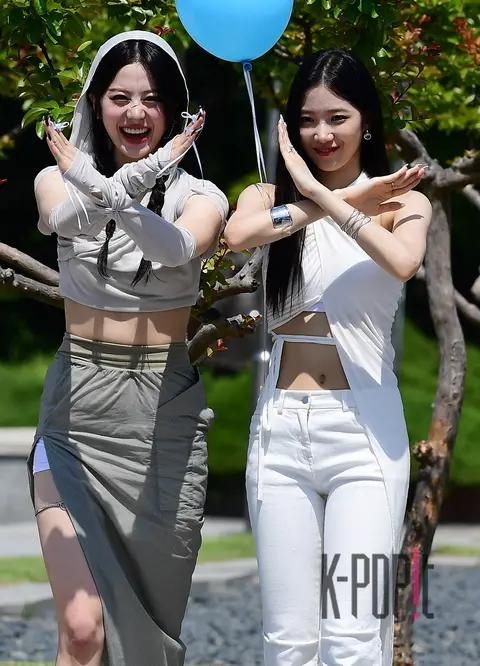 Huh Yunjin (LE SSERAFIM), KAZUHA (LE SSERAFIM) — Mini Fan Meeting