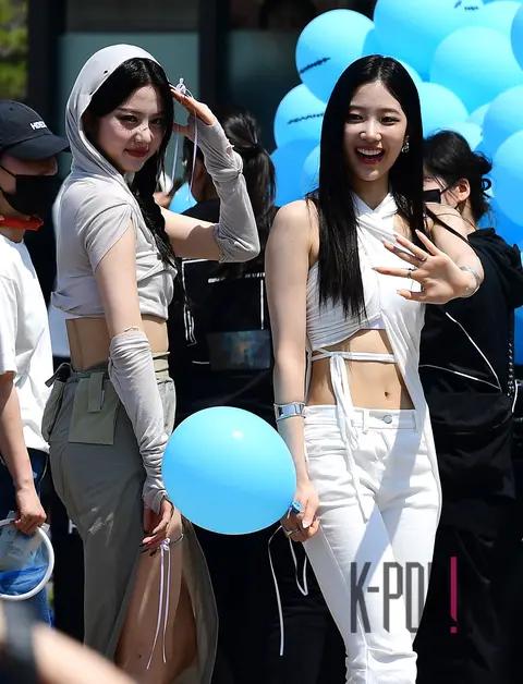 Huh Yunjin (LE SSERAFIM), KAZUHA (LE SSERAFIM) — Mini Fan Meeting