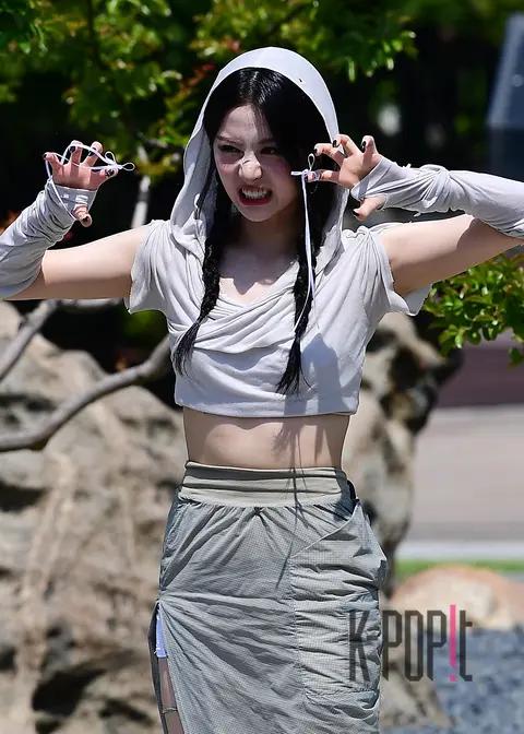 Huh Yunjin (LE SSERAFIM) — Mini Fan Meeting
