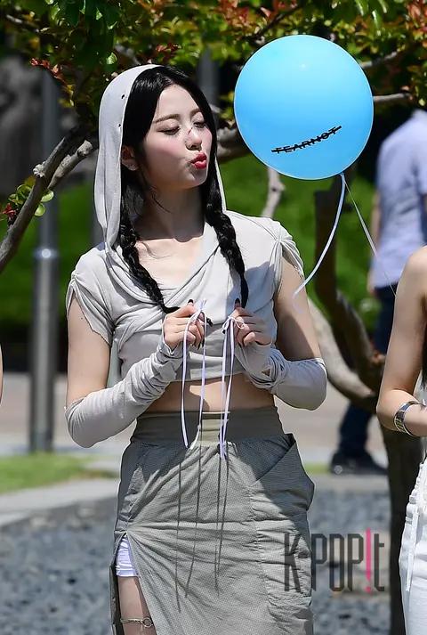 Huh Yunjin (LE SSERAFIM) — Mini Fan Meeting
