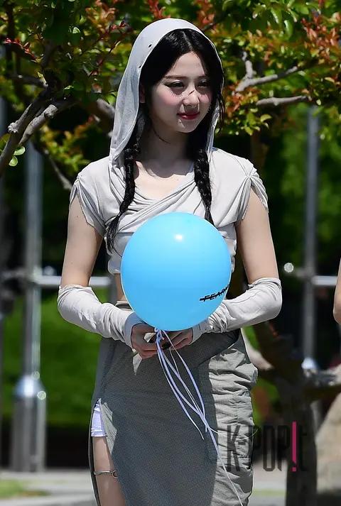 Huh Yunjin (LE SSERAFIM) — Mini Fan Meeting