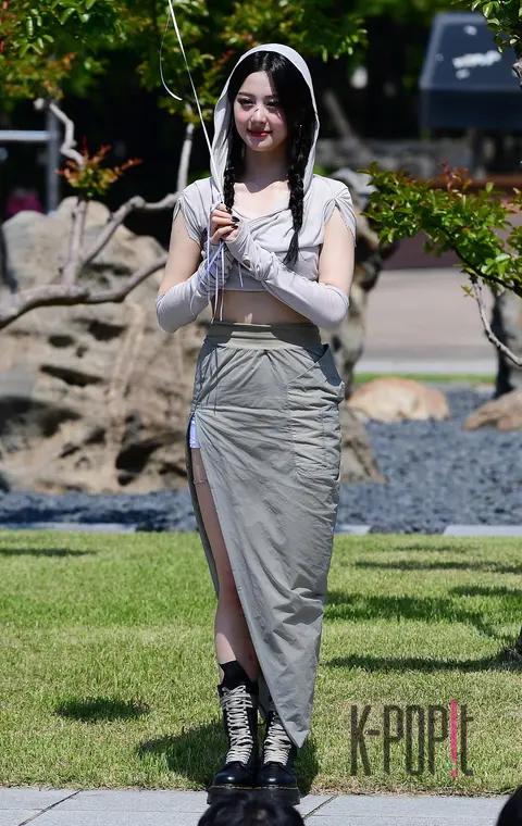 Huh Yunjin (LE SSERAFIM) — Mini Fan Meeting
