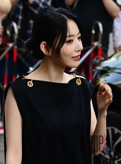 SAKURA (LE SSERAFIM) — Music Bank Arrival