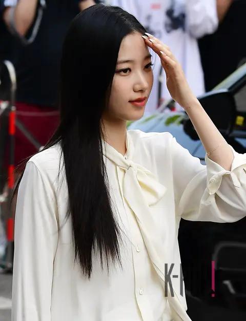 KAZUHA (LE SSERAFIM) — Music Bank Arrival