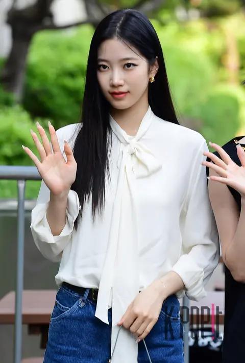 KAZUHA (LE SSERAFIM) — Music Bank Arrival