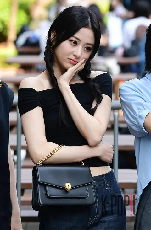 Huh Yunjin (LE SSERAFIM) — Music Bank Arrival