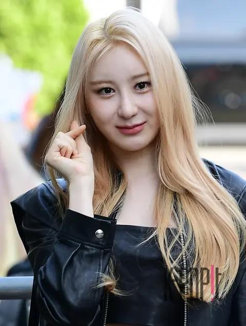 Lee Chae-yeon — Music Bank Arrival