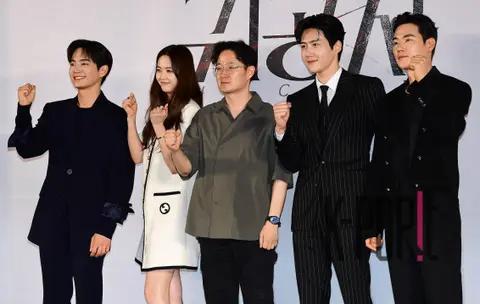 Kang Tae-ju, Koh A-ra, Director Park Hun-jung, Kim Sun-ho, Kim Gang-woo — Nobleman Production Briefing