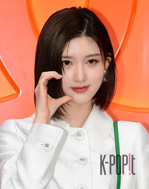 Gaeul (IVE) — Launch