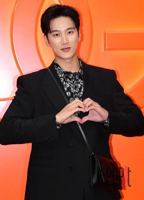 Ahn Bo-hyun — Launch