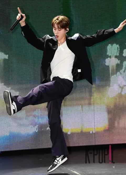 B.I — Showcase