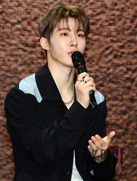 B.I — Showcase