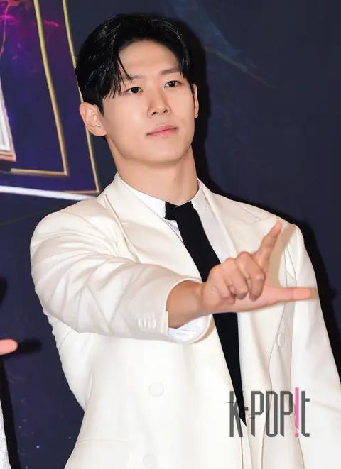 Liberante Jeong Seung-won — Phantom Singer 4 Photo Time