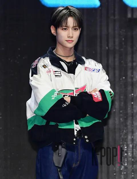 Lunate Ian — Showcase