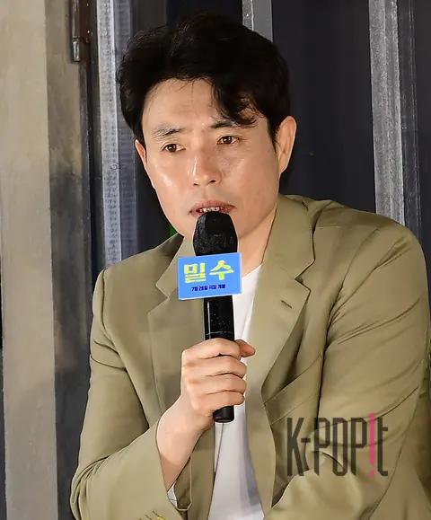 Director Ryu Seung-wan — Smugglers Production Briefing
