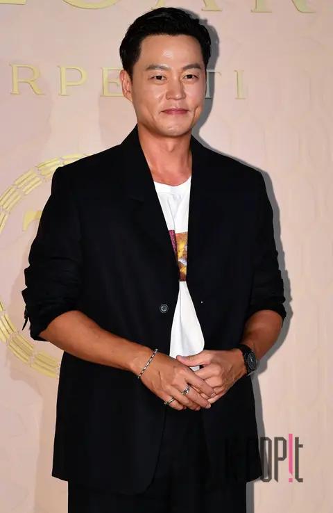 Lee Seo-jin — Launch