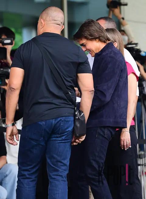 Tom Cruise — Airport