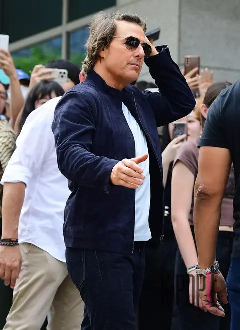 Tom Cruise — Airport