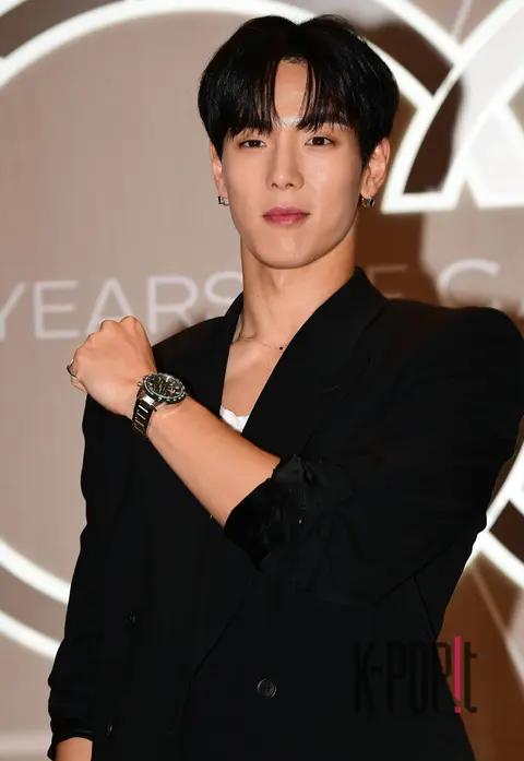 Shownu (MONSTA X) — Launch