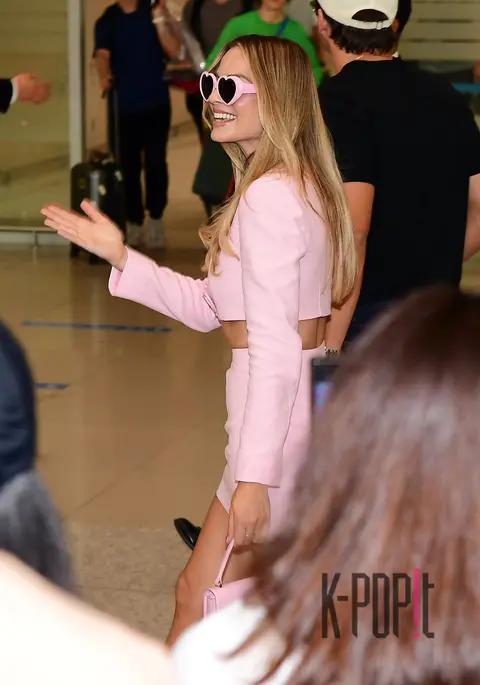 Mago Robi — Airport Arrival