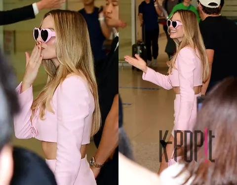 Mago Robi — Airport Arrival