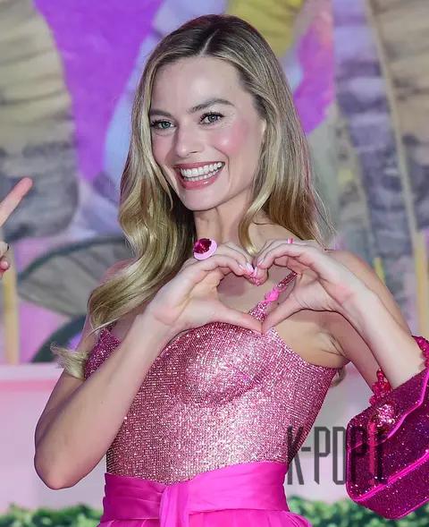Margot Robbie — Barbie Pink Carpet