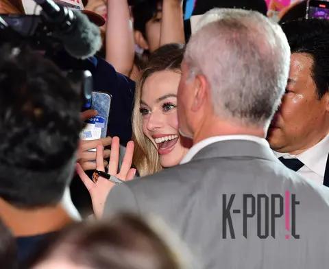 Margot Robbie — Barbie Pink Carpet