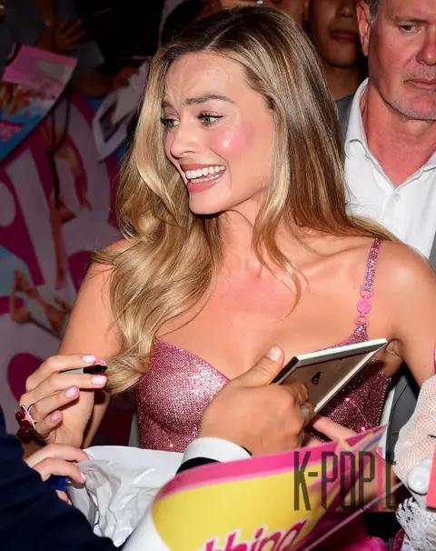 Margot Robbie — Barbie Pink Carpet