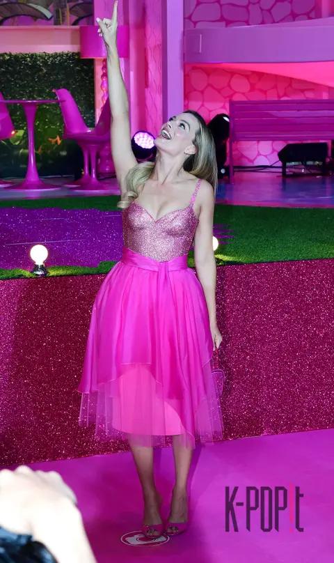 Margot Robbie — Barbie Pink Carpet
