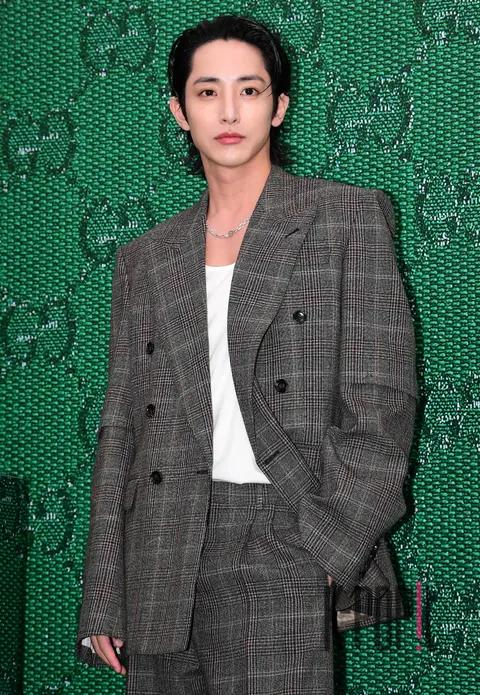Lee Soo-hyuk — Launch