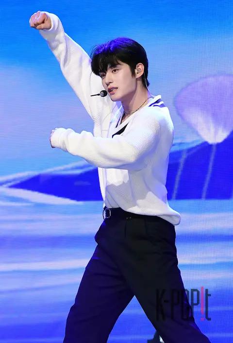 Kim Ji-woong (ZEROBASEONE) — Showcase