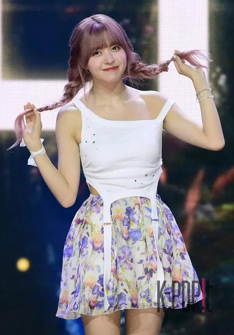 Lily (NMIXX) — Showcase