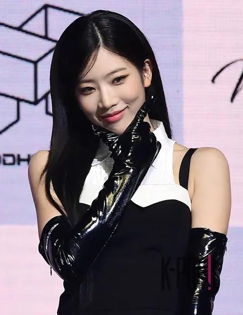 Kim Lip (ODD EYE CIRCLE) — Showcase
