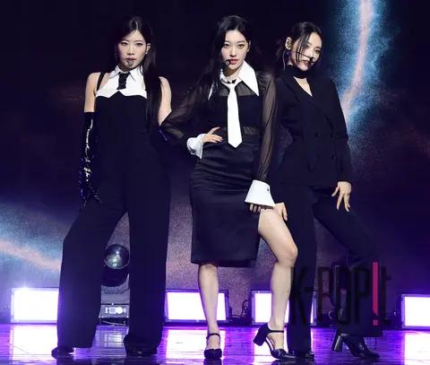 Odd Eye Circle — Showcase