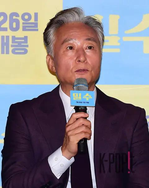 Kim Jong-soo — Smugglers Press Screening