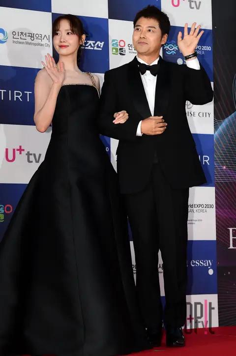YoonA (Girls' Generation), Jeon Hyun-moo — Blue Dragon Awards