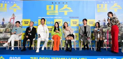 Director Ryu Seung-wan, Kim Jong-soo, Jo In-sung, Kim Hye-soo, Yeom Jung-ah, Park Jung-min, Ko Min-si — Smugglers VIP Premiere