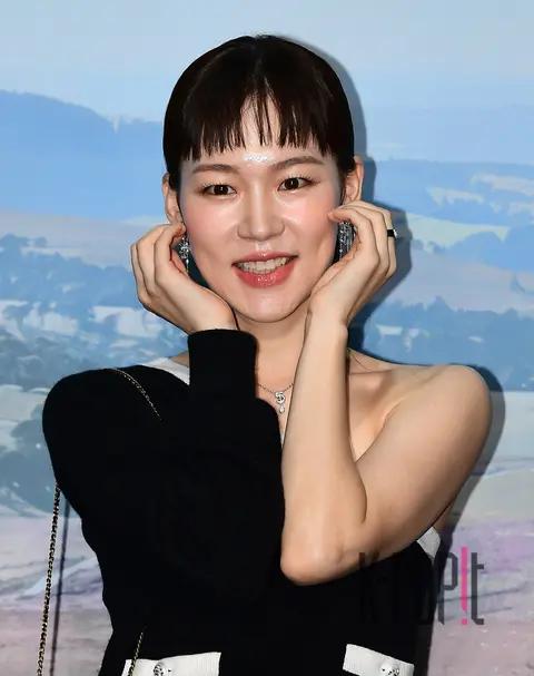 Han Ye-ri — Launch