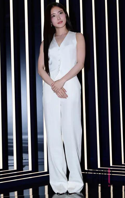 Lee Se-young — Launch
